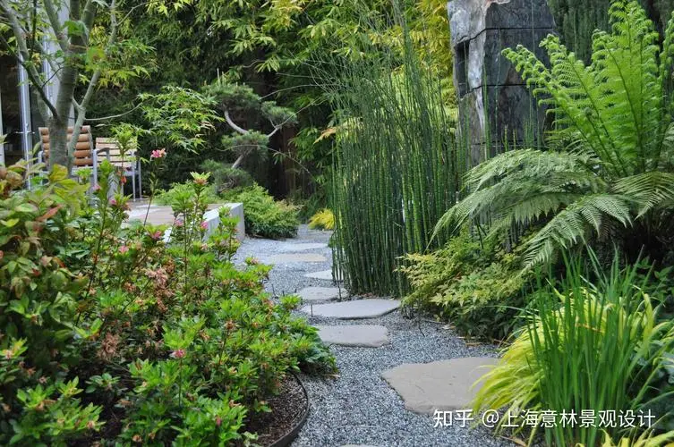 米乐：塑胶跑道建设不可或缺的一步：熟悉塑胶跑道材料怎么配料！